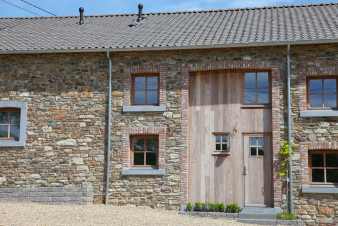 Fermette rénovée en gîte de vacances authentique à louer à Trois-Ponts