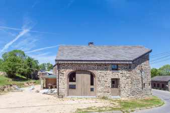 Ancienne grange rénovée en gîte de luxe pour 8 personnes à Trois-Ponts