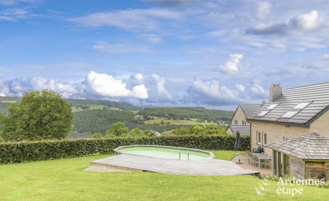 Maison de vacances pour 6 personnes avec piscine et jardin, idéalement située sur les hauteurs de Trois-Ponts.
