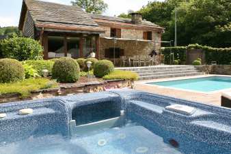 Chalet de luxe avec piscine et sauna à louer à Trois-Ponts