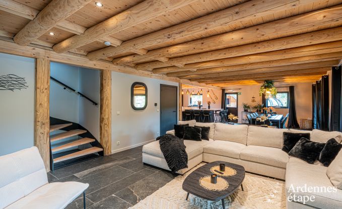 Chalet spacieux pour 8 personnes � Trois-Ponts avec piscine int�rieure-ext�rieure, sauna et terrasse priv�e au bord de l'eau