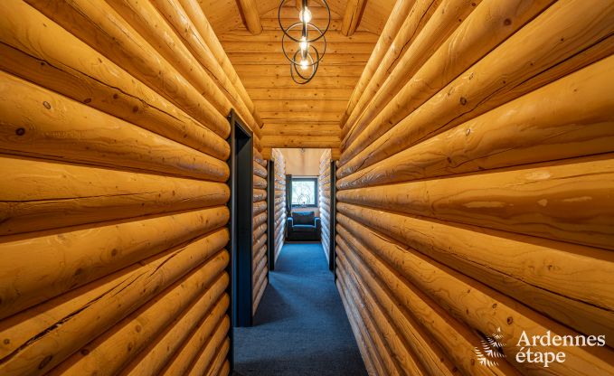 Chalet spacieux pour 8 personnes � Trois-Ponts avec piscine int�rieure-ext�rieure, sauna et terrasse priv�e au bord de l'eau