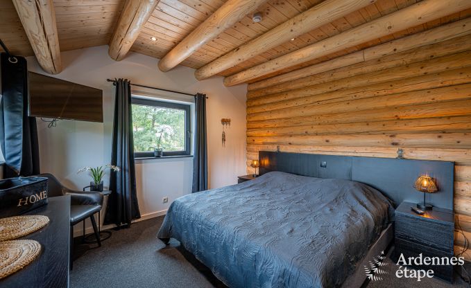 Chalet spacieux pour 8 personnes � Trois-Ponts avec piscine int�rieure-ext�rieure, sauna et terrasse priv�e au bord de l'eau