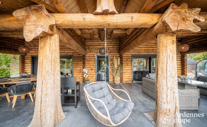 Chalet spacieux pour 8 personnes � Trois-Ponts avec piscine int�rieure-ext�rieure, sauna et terrasse priv�e au bord de l'eau