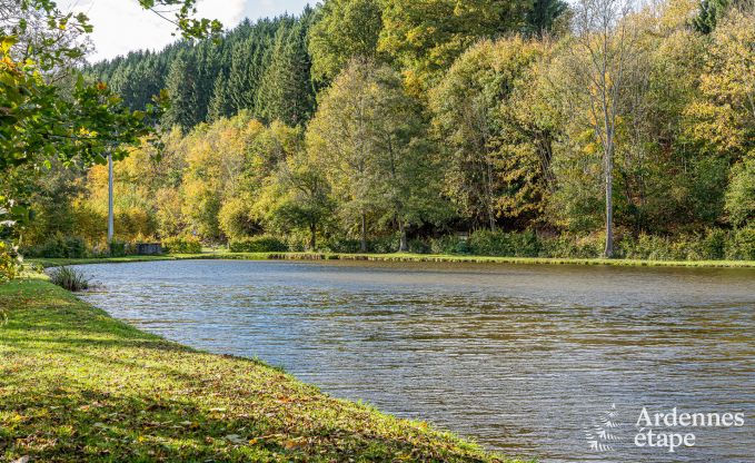 Chalet spacieux pour 8 personnes � Trois-Ponts avec piscine int�rieure-ext�rieure, sauna et terrasse priv�e au bord de l'eau