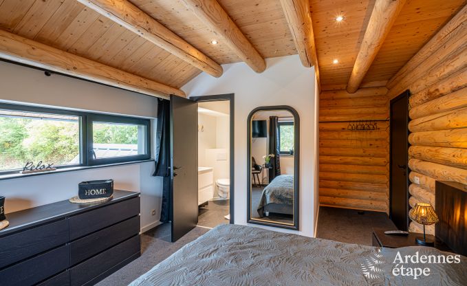 Chalet spacieux pour 8 personnes � Trois-Ponts avec piscine int�rieure-ext�rieure, sauna et terrasse priv�e au bord de l'eau