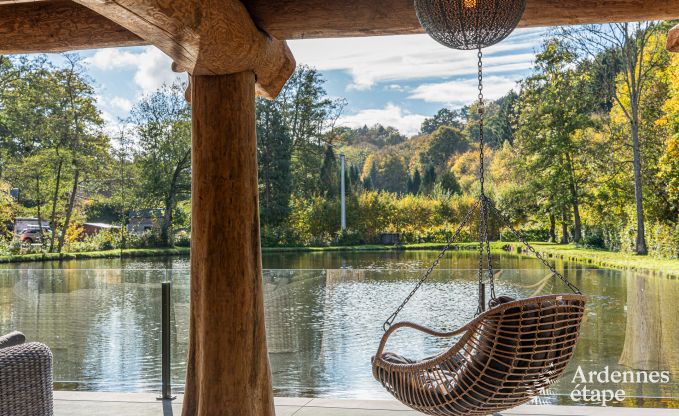 Chalet spacieux pour 8 personnes � Trois-Ponts avec piscine int�rieure-ext�rieure, sauna et terrasse priv�e au bord de l'eau