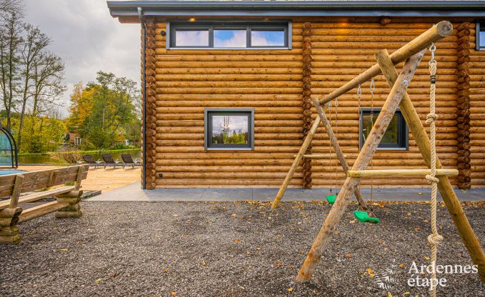 Chalet spacieux pour 8 personnes � Trois-Ponts avec piscine int�rieure-ext�rieure, sauna et terrasse priv�e au bord de l'eau