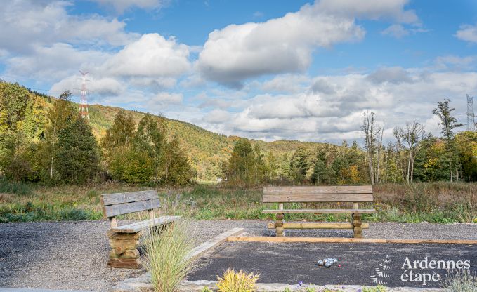 Chalet spacieux pour 8 personnes � Trois-Ponts avec piscine int�rieure-ext�rieure, sauna et terrasse priv�e au bord de l'eau