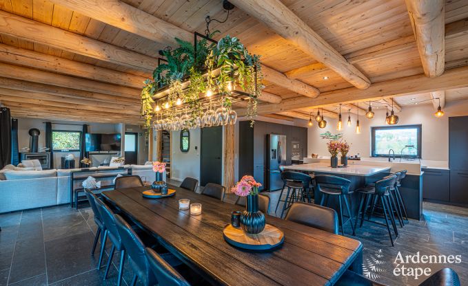 Chalet spacieux pour 8 personnes � Trois-Ponts avec piscine int�rieure-ext�rieure, sauna et terrasse priv�e au bord de l'eau