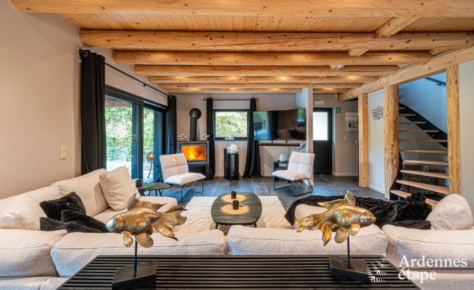 Chalet spacieux pour 8 personnes � Trois-Ponts avec piscine int�rieure-ext�rieure, sauna et terrasse priv�e au bord de l'eau