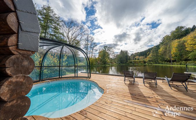 Chalet spacieux pour 8 personnes � Trois-Ponts avec piscine int�rieure-ext�rieure, sauna et terrasse priv�e au bord de l'eau