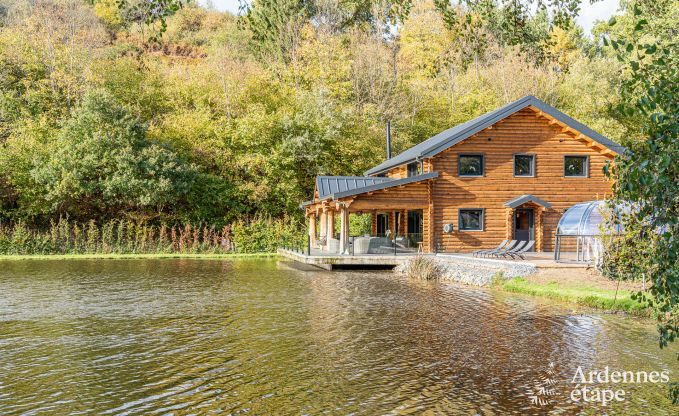 Chalet spacieux pour 8 personnes � Trois-Ponts avec piscine int�rieure-ext�rieure, sauna et terrasse priv�e au bord de l'eau