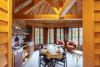 Maison de vacances insolite pour 5 personnes à Vencimont, Ardenne : séjour unique sur pilotis