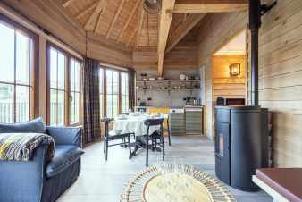 Maison sur pilotis unique pour 4 personnes sur un étang à Vencimont, Ardenne