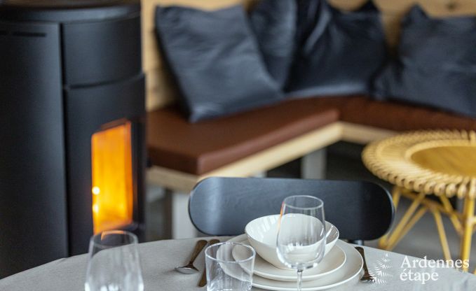 Maison sur pilotis exceptionnelle pour 4 personnes, sur un �tang � Vencimont