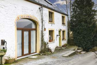 Gîte de vacances pour 4/6 pers. dans une  maison de pierres à Vencimont