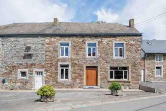 Maison de vacances authentique pour 12 personnes au coeur de Vencimont