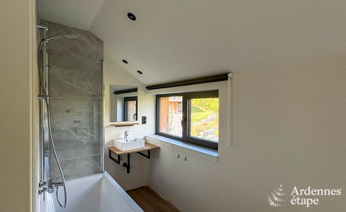 Grande maison de vacances � Vencimont pour 13 personnes avec 6 chambres et salles de bain et jardin priv� avec trampoline et p�tanque