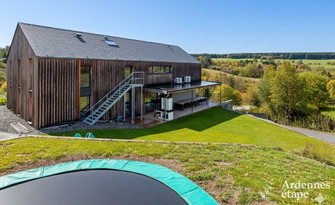 Grande maison de vacances � Vencimont pour 13 personnes avec 6 chambres et salles de bain et jardin priv� avec trampoline et p�tanque