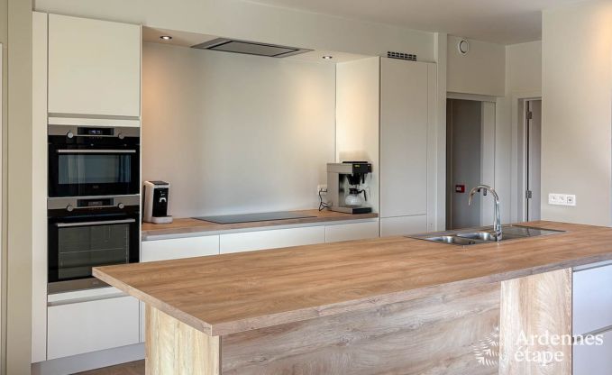 Grande maison de vacances � Vencimont pour 13 personnes avec 6 chambres et salles de bain et jardin priv� avec trampoline et p�tanque