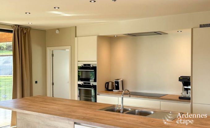 Grande maison de vacances � Vencimont pour 13 personnes avec 6 chambres et salles de bain et jardin priv� avec trampoline et p�tanque