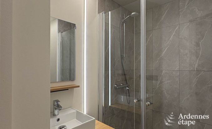 Grande maison de vacances � Vencimont pour 13 personnes avec 6 chambres et salles de bain et jardin priv� avec trampoline et p�tanque