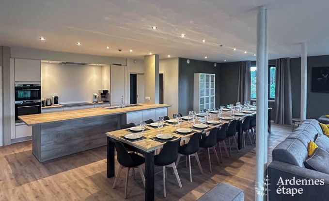 Grande maison de vacances � Vencimont pour 13 personnes avec 6 chambres et salles de bain et jardin priv� avec trampoline et p�tanque