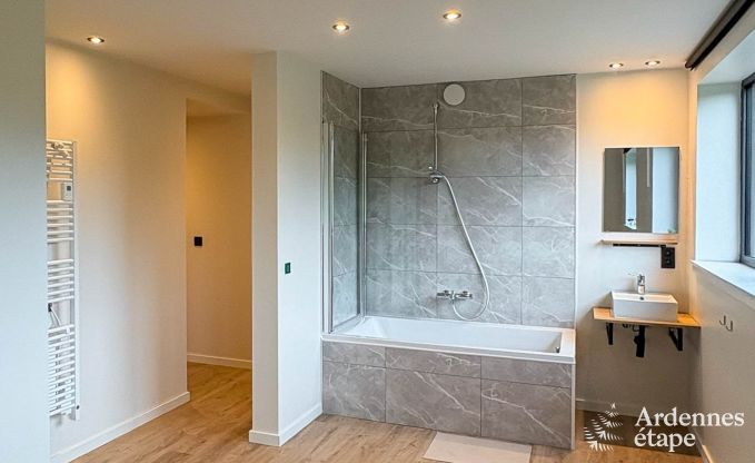Grande maison de vacances pour 20 personnes � Vencimont avec 9 salles de bain, sauna, cabine infrarouge, salle de jeux et jardin priv� en Ardenne