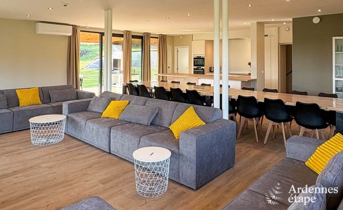 Grande maison de vacances pour 20 personnes � Vencimont avec 9 salles de bain, sauna, cabine infrarouge, salle de jeux et jardin priv� en Ardenne