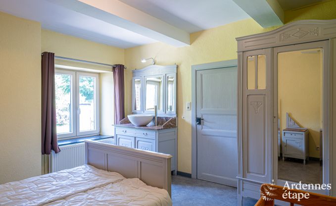 Maison de vacances � Vencimont, Ardenne, 12 personnes, 4 chambres, sauna privatif, billard, jardin au bord de l�eau