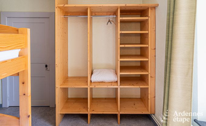 Maison de vacances � Vencimont, Ardenne, 12 personnes, 4 chambres, sauna privatif, billard, jardin au bord de l�eau