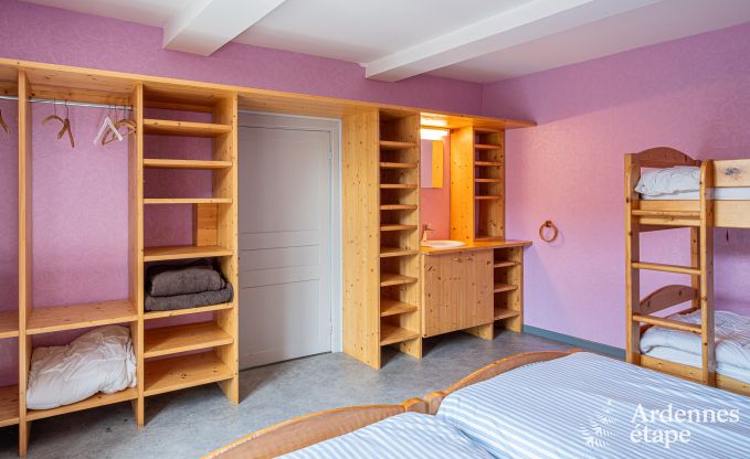 Maison de vacances � Vencimont, Ardenne, 12 personnes, 4 chambres, sauna privatif, billard, jardin au bord de l�eau