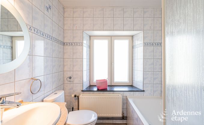 Maison de vacances � Vencimont, Ardenne, 12 personnes, 4 chambres, sauna privatif, billard, jardin au bord de l�eau