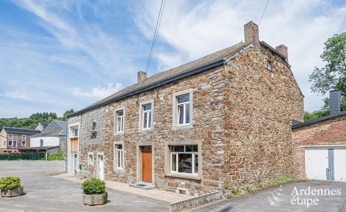 Maison de vacances � Vencimont, Ardenne, 12 personnes, 4 chambres, sauna privatif, billard, jardin au bord de l�eau