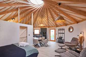 Yourte unique à Vielsalm : escapade romantique avec jardin, terrasse et abri à vélos