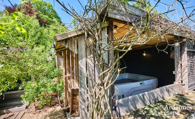 Tiny house romantique pour 2 personnes avec jacuzzi priv, pole  pellets et jardin  Vielsalm, Ardenne