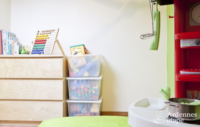 Grande maison de vacances prs de Vielsalm pour 21 personnes avec 7 chambres, 4 salles de bains, salle de jeux et jardin priv