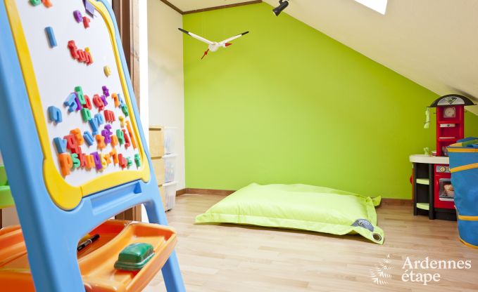 Grande maison de vacances prs de Vielsalm pour 21 personnes avec 7 chambres, 4 salles de bains, salle de jeux et jardin priv