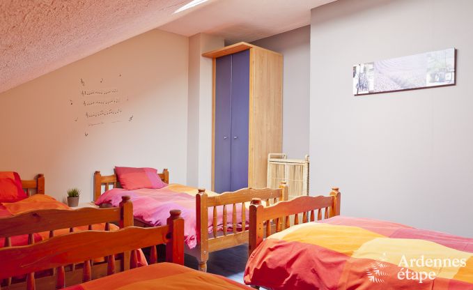Grande maison de vacances prs de Vielsalm pour 21 personnes avec 7 chambres, 4 salles de bains, salle de jeux et jardin priv