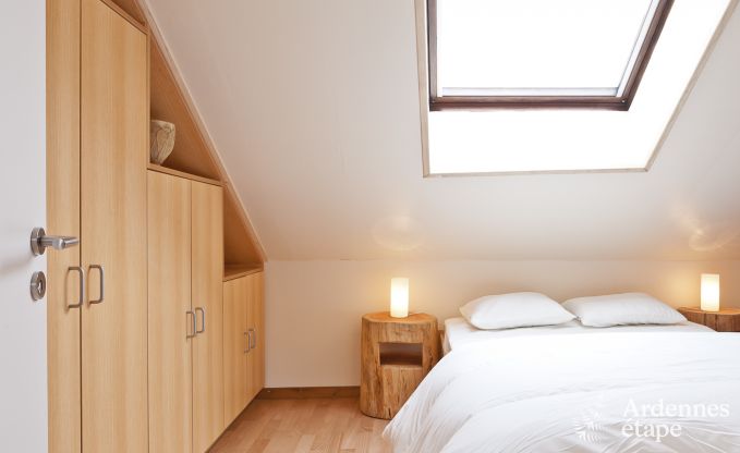 Grande maison de vacances prs de Vielsalm pour 21 personnes avec 7 chambres, 4 salles de bains, salle de jeux et jardin priv