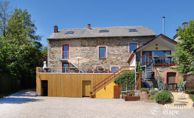 Grande maison de vacances pr�s de Vielsalm pour 21 personnes avec 7 chambres, 4 salles de bains, salle de jeux et jardin priv�