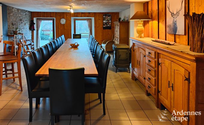 Grande maison de vacances pr�s de Vielsalm pour 21 personnes avec 7 chambres, 4 salles de bains, salle de jeux et jardin priv�