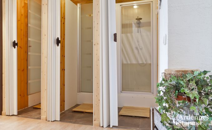 Grande maison de vacances pr�s de Vielsalm pour 21 personnes avec 7 chambres, 4 salles de bains, salle de jeux et jardin priv�