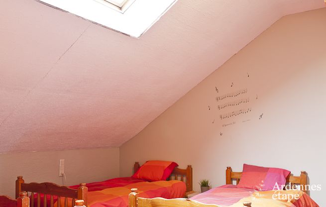 Grande maison de vacances pr�s de Vielsalm pour 21 personnes avec 7 chambres, 4 salles de bains, salle de jeux et jardin priv�