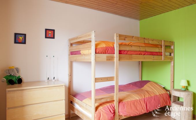 Grande maison de vacances pr�s de Vielsalm pour 21 personnes avec 7 chambres, 4 salles de bains, salle de jeux et jardin priv�