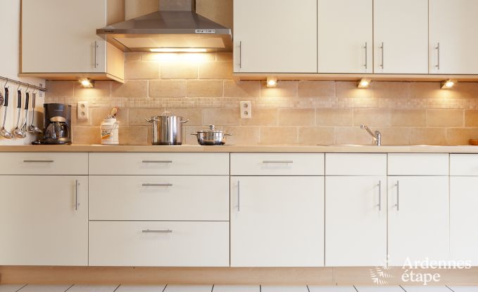 Grande maison de vacances pr�s de Vielsalm pour 21 personnes avec 7 chambres, 4 salles de bains, salle de jeux et jardin priv�