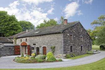 Gîte de vacances authentique avec vaste jardin pour 12 pers. à Vielsalm
