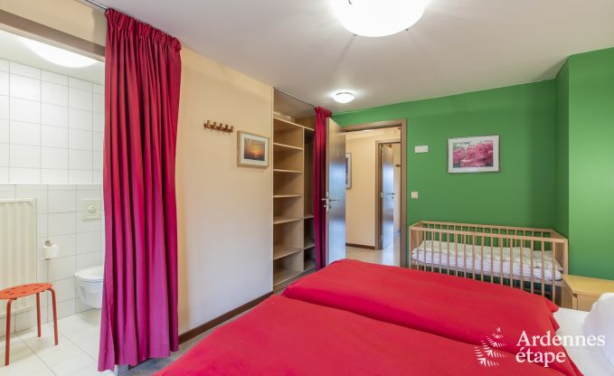 Grande maison de vacances � Vielsalm pour 22 personnes avec 10 chambres, salle de jeux, sauna et grand jardin