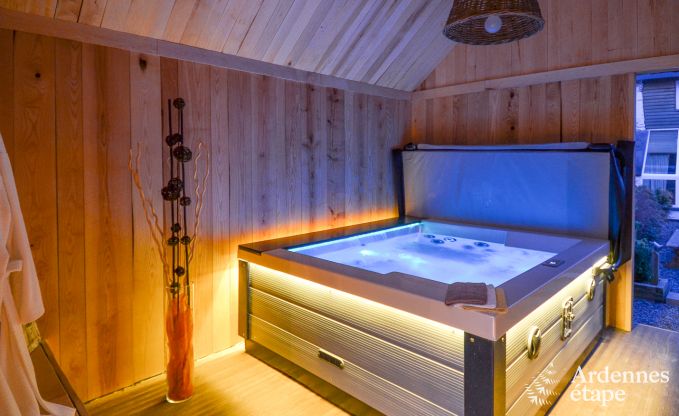 Location de vacances grande capacité avec sauna et jacuzzi à Vielsalm